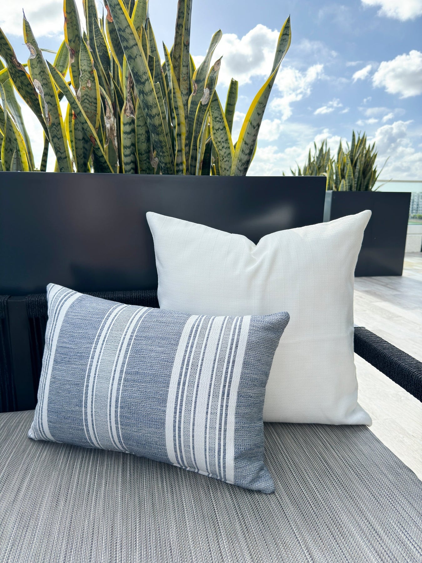 Outdoor pillows — UV-resistant decorative throw pillows